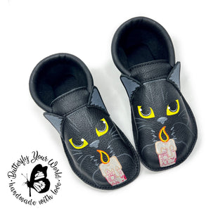 Halloween Cat with candle shoes