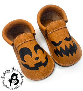 Pumpkin leather shoes with rubber sole