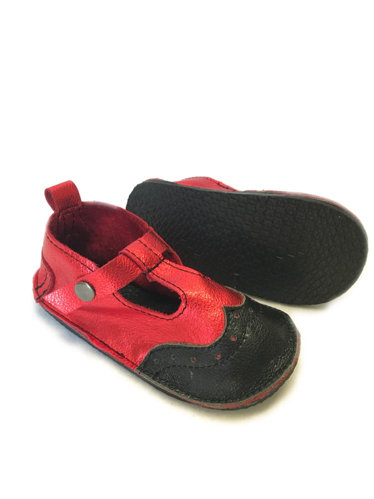 Kids Wingtips mary janes with rubber sole